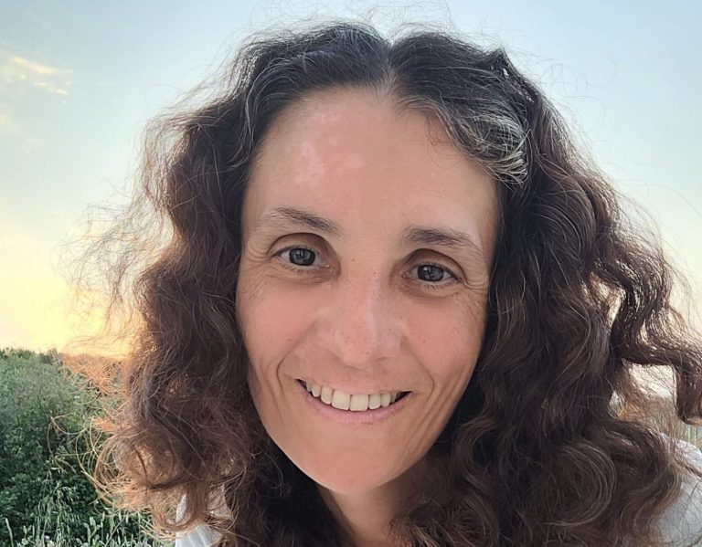 SeeYourSoul – Porträt von Meira Patricia Ferreira, Gründerin, Mentorin und Expertin für Unternehmens-Energetik und mediale Ursachen-Heilung.